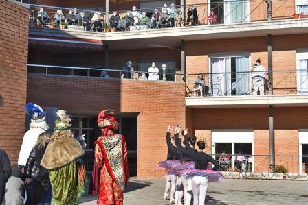 Foto del Diari de Manlleu de la visita dels Reis d'anys anteriors